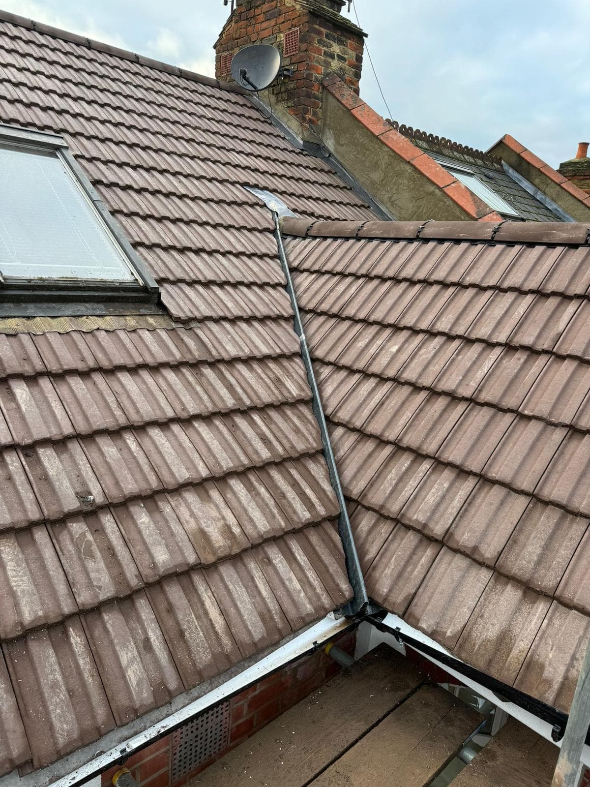 Tiled roof valley and junction